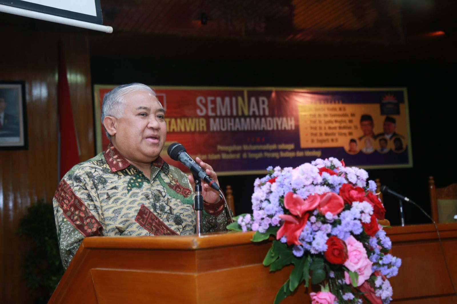 Prof. Dr. Din Syamsudin were asked to be the speaker at the Seminar Pre Tanwir at the University of